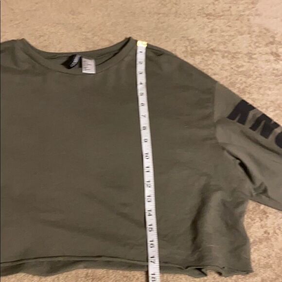 ❤️ 3/$20 H & M Divided Crop Top - Picture 5 of 7